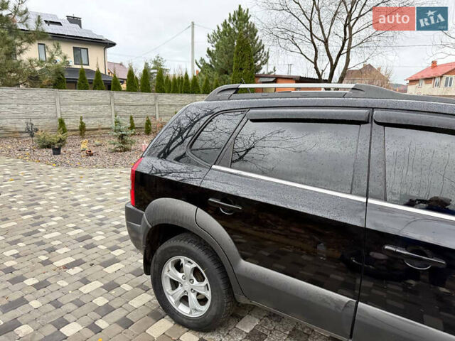 Черный Хендай Туксон, объемом двигателя 2.66 л и пробегом 205 тыс. км за 10000 $, фото 1 на Automoto.ua