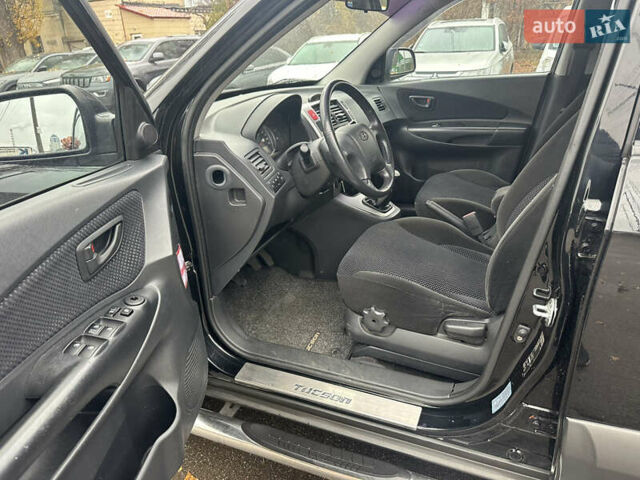 Чорний Хендай Туксон, об'ємом двигуна 1.98 л та пробігом 230 тис. км за 8700 $, фото 14 на Automoto.ua