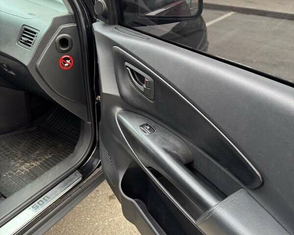 Черный Хендай Туксон, объемом двигателя 2 л и пробегом 282 тыс. км за 8700 $, фото 11 на Automoto.ua