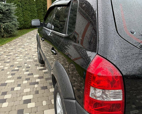 Черный Хендай Туксон, объемом двигателя 2.66 л и пробегом 205 тыс. км за 10000 $, фото 13 на Automoto.ua