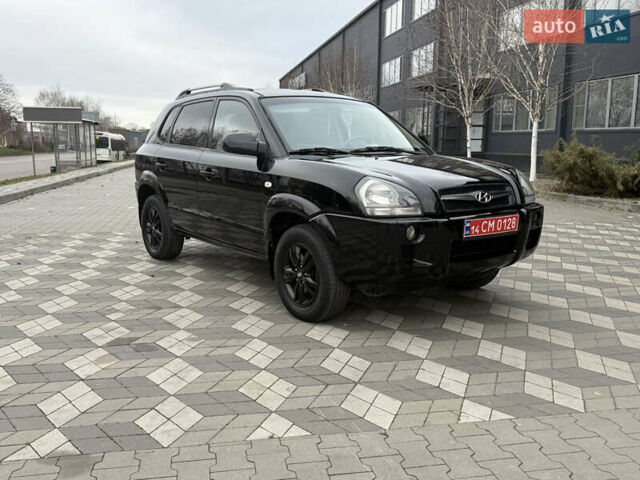 Черный Хендай Туксон, объемом двигателя 2 л и пробегом 191 тыс. км за 8500 $, фото 8 на Automoto.ua