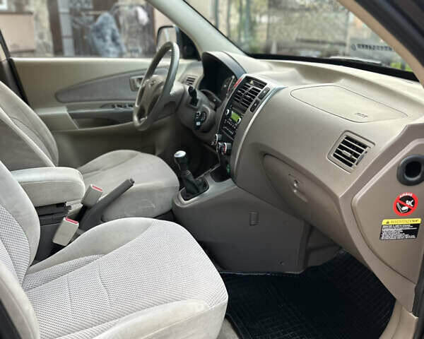 Хендай Туксон 2009 в Калуше на Automoto.ua Черный Хендай Туксон, объемом двигателя 1.98 л и пробегом 198 тыс. км за 7500 $, фото 35 на Automoto.ua