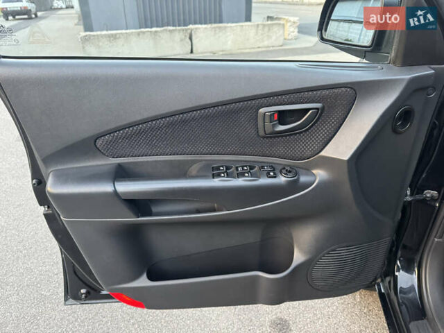 Хендай Туксон 2009 в Киеве на Automoto.ua Черный Хендай Туксон, объемом двигателя 2 л и пробегом 110 тыс. км за 8700 $, фото 27 на Automoto.ua