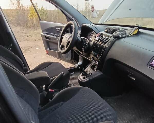Чорний Хендай Туксон, об'ємом двигуна 1.98 л та пробігом 172 тис. км за 9500 $, фото 17 на Automoto.ua