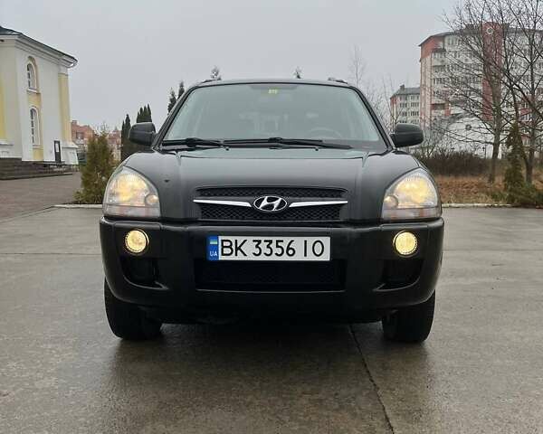 Черный Хендай Туксон, объемом двигателя 2 л и пробегом 128 тыс. км за 9200 $, фото 2 на Automoto.ua