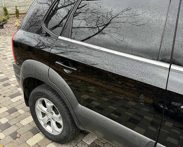 Черный Хендай Туксон, объемом двигателя 2.66 л и пробегом 205 тыс. км за 10000 $, фото 11 на Automoto.ua