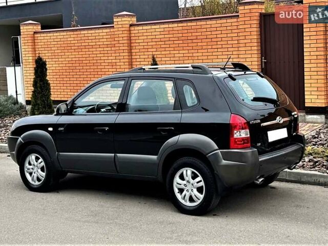 Черный Хендай Туксон, объемом двигателя 2 л и пробегом 102 тыс. км за 10900 $, фото 1 на Automoto.ua