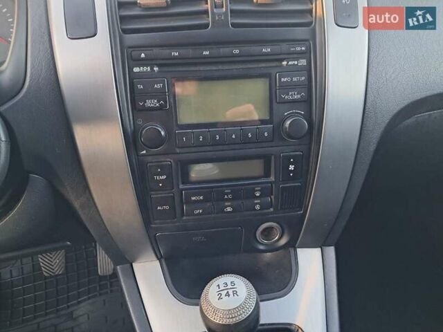 Черный Хендай Туксон, объемом двигателя 1.98 л и пробегом 233 тыс. км за 7850 $, фото 10 на Automoto.ua