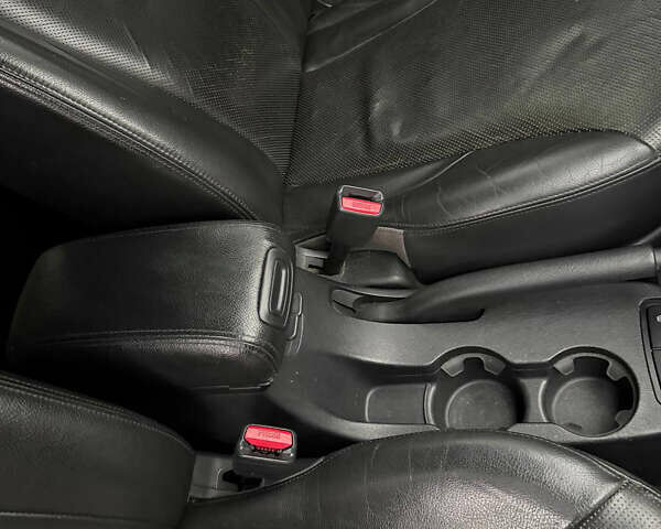 Черный Хендай Туксон, объемом двигателя 2.66 л и пробегом 205 тыс. км за 10000 $, фото 72 на Automoto.ua