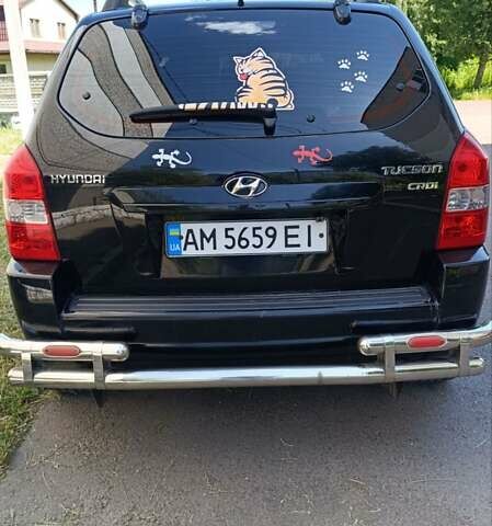 Черный Хендай Туксон, объемом двигателя 2 л и пробегом 226 тыс. км за 8700 $, фото 10 на Automoto.ua