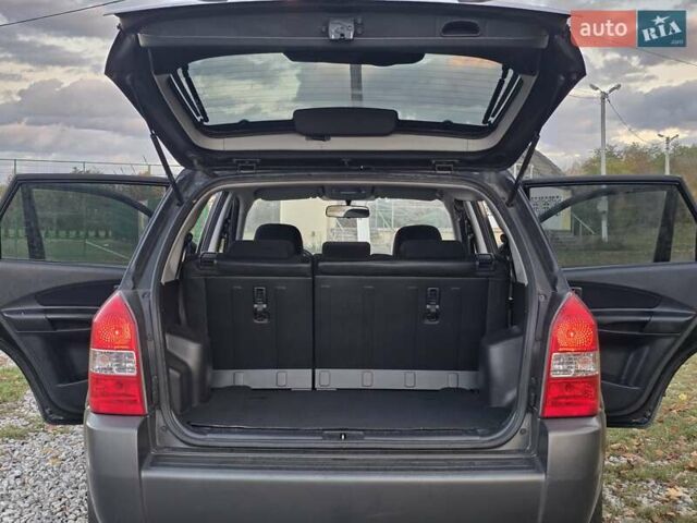 Хендай Туксон 2009 в Гусятине на Automoto.ua Черный Хендай Туксон, объемом двигателя 2 л и пробегом 143 тыс. км за 9700 $, фото 50 на Automoto.ua