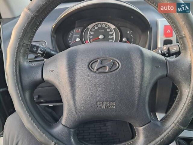 Черный Хендай Туксон, объемом двигателя 1.98 л и пробегом 233 тыс. км за 7850 $, фото 8 на Automoto.ua