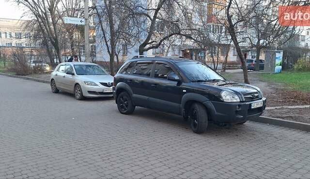 Черный Хендай Туксон, объемом двигателя 1.99 л и пробегом 240 тыс. км за 8700 $, фото 1 на Automoto.ua