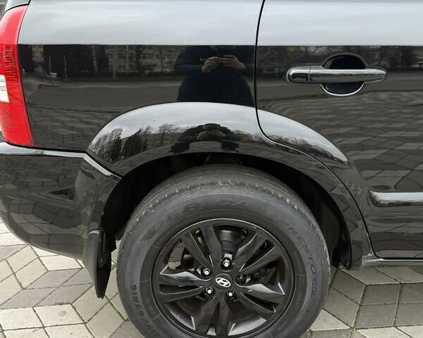 Черный Хендай Туксон, объемом двигателя 2 л и пробегом 191 тыс. км за 8500 $, фото 16 на Automoto.ua