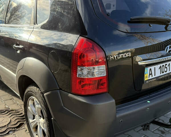 Черный Хендай Туксон, объемом двигателя 1.98 л и пробегом 220 тыс. км за 7500 $, фото 11 на Automoto.ua