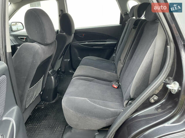 Чорний Хендай Туксон, об'ємом двигуна 2 л та пробігом 200 тис. км за 8450 $, фото 32 на Automoto.ua