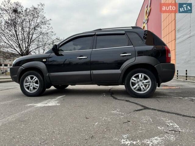 Черный Хендай Туксон, объемом двигателя 2 л и пробегом 282 тыс. км за 8700 $, фото 8 на Automoto.ua