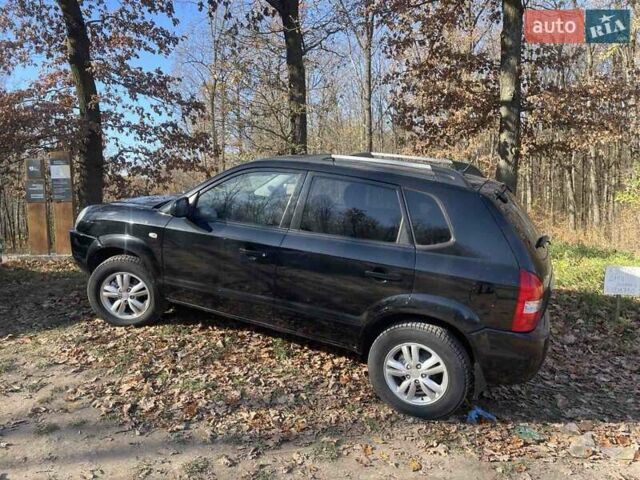 Черный Хендай Туксон, объемом двигателя 1.98 л и пробегом 180 тыс. км за 7999 $, фото 2 на Automoto.ua