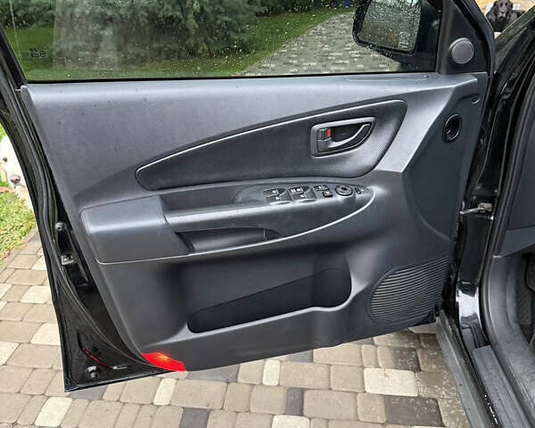 Черный Хендай Туксон, объемом двигателя 2.66 л и пробегом 205 тыс. км за 10000 $, фото 43 на Automoto.ua