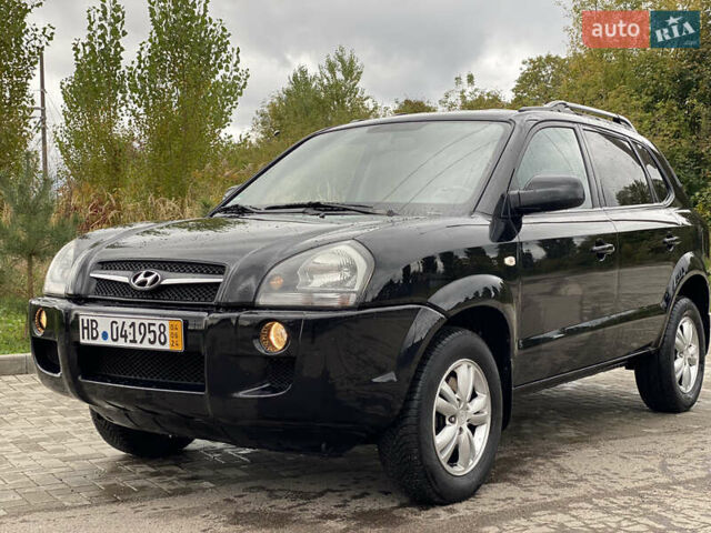 Черный Хендай Туксон, объемом двигателя 2 л и пробегом 191 тыс. км за 7800 $, фото 3 на Automoto.ua