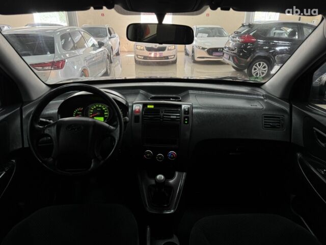 Черный Хендай Туксон, объемом двигателя 0 л и пробегом 160 тыс. км за 8800 $, фото 6 на Automoto.ua