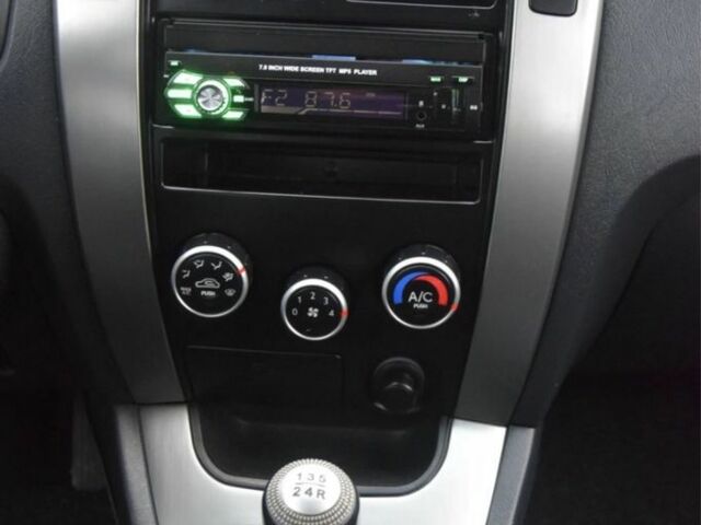 Черный Хендай Туксон, объемом двигателя 2 л и пробегом 184 тыс. км за 5480 $, фото 16 на Automoto.ua