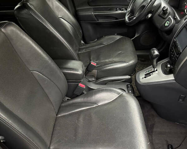 Черный Хендай Туксон, объемом двигателя 2.66 л и пробегом 205 тыс. км за 10000 $, фото 68 на Automoto.ua