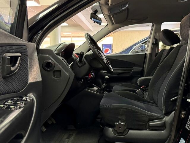 Черный Хендай Туксон, объемом двигателя 2 л и пробегом 160 тыс. км за 8800 $, фото 6 на Automoto.ua