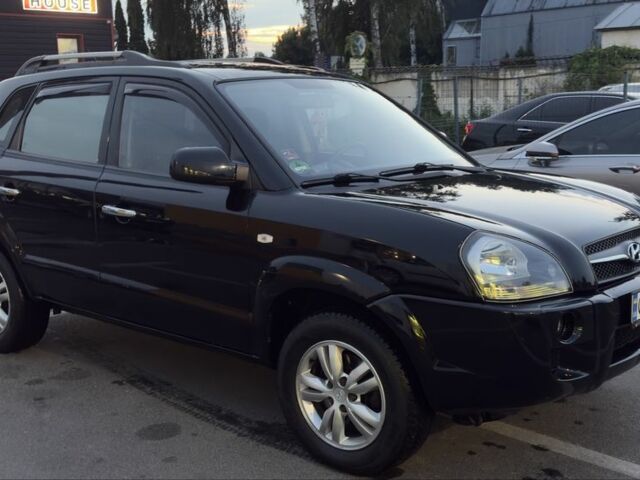 Черный Хендай Туксон, объемом двигателя 2 л и пробегом 180 тыс. км за 7600 $, фото 4 на Automoto.ua