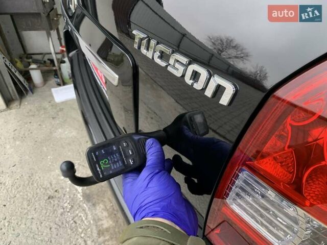 Черный Хендай Туксон, объемом двигателя 2 л и пробегом 114 тыс. км за 8850 $, фото 84 на Automoto.ua