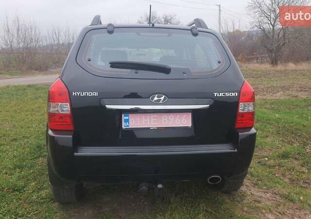 Черный Хендай Туксон, объемом двигателя 2 л и пробегом 198 тыс. км за 8200 $, фото 10 на Automoto.ua