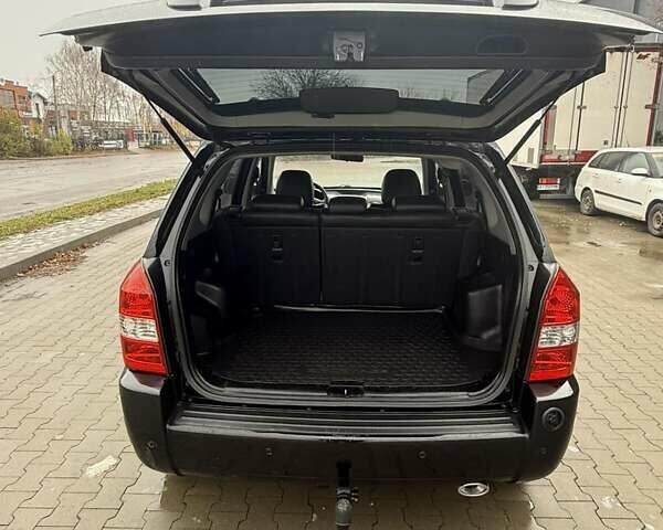 Черный Хендай Туксон, объемом двигателя 2 л и пробегом 237 тыс. км за 8350 $, фото 5 на Automoto.ua