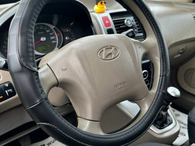 Черный Хендай Туксон, объемом двигателя 2 л и пробегом 166 тыс. км за 7500 $, фото 6 на Automoto.ua