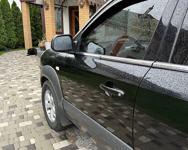 Черный Хендай Туксон, объемом двигателя 2.66 л и пробегом 205 тыс. км за 10000 $, фото 15 на Automoto.ua