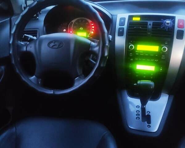 Черный Хендай Туксон, объемом двигателя 2 л и пробегом 271 тыс. км за 7777 $, фото 9 на Automoto.ua