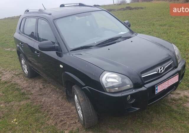Черный Хендай Туксон, объемом двигателя 2 л и пробегом 198 тыс. км за 8200 $, фото 3 на Automoto.ua