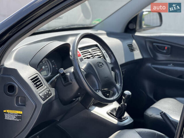 Чорний Хендай Туксон, об'ємом двигуна 2 л та пробігом 163 тис. км за 9199 $, фото 21 на Automoto.ua