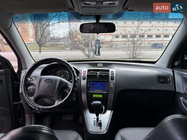 Черный Хендай Туксон, объемом двигателя 2 л и пробегом 282 тыс. км за 8700 $, фото 7 на Automoto.ua