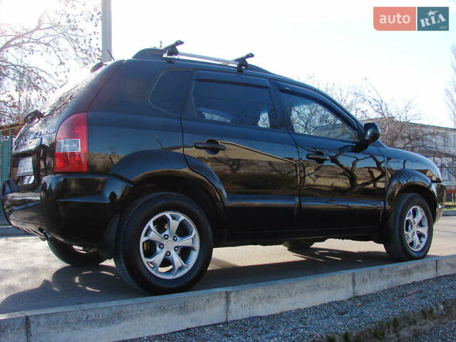 Черный Хендай Туксон, объемом двигателя 2 л и пробегом 162 тыс. км за 8200 $, фото 9 на Automoto.ua