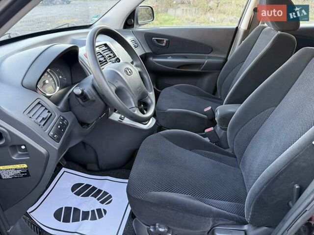 Черный Хендай Туксон, объемом двигателя 2 л и пробегом 110 тыс. км за 8899 $, фото 17 на Automoto.ua