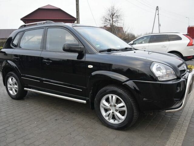 Черный Хендай Туксон, объемом двигателя 2 л и пробегом 184 тыс. км за 5480 $, фото 3 на Automoto.ua