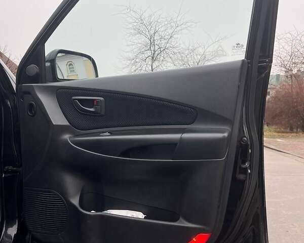 Черный Хендай Туксон, объемом двигателя 2 л и пробегом 128 тыс. км за 9200 $, фото 9 на Automoto.ua