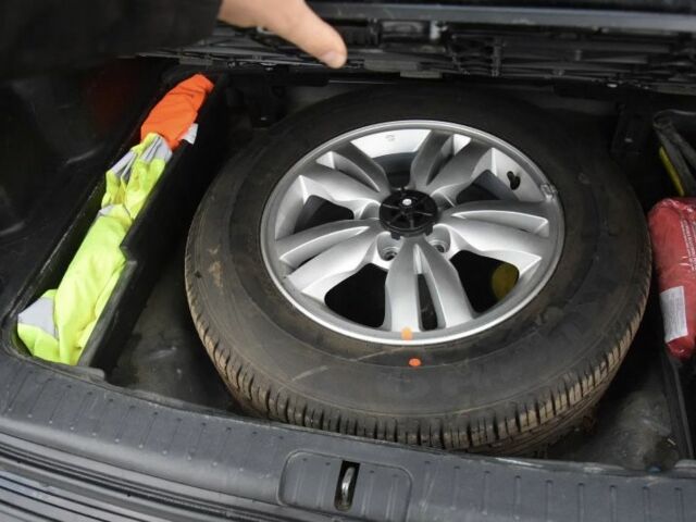 Черный Хендай Туксон, объемом двигателя 2 л и пробегом 184 тыс. км за 5480 $, фото 18 на Automoto.ua