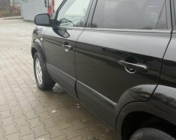 Черный Хендай Туксон, объемом двигателя 2 л и пробегом 237 тыс. км за 8350 $, фото 1 на Automoto.ua