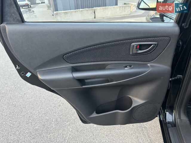 Хендай Туксон 2009 в Киеве на Automoto.ua Черный Хендай Туксон, объемом двигателя 2 л и пробегом 110 тыс. км за 8700 $, фото 23 на Automoto.ua