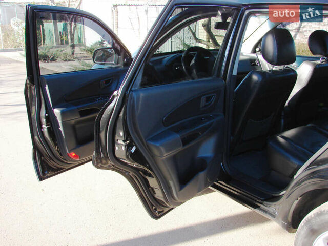 Черный Хендай Туксон, объемом двигателя 2 л и пробегом 162 тыс. км за 8200 $, фото 23 на Automoto.ua