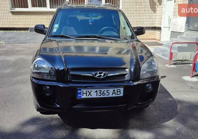 Чорний Хендай Туксон, об'ємом двигуна 2 л та пробігом 157 тис. км за 10000 $, фото 4 на Automoto.ua