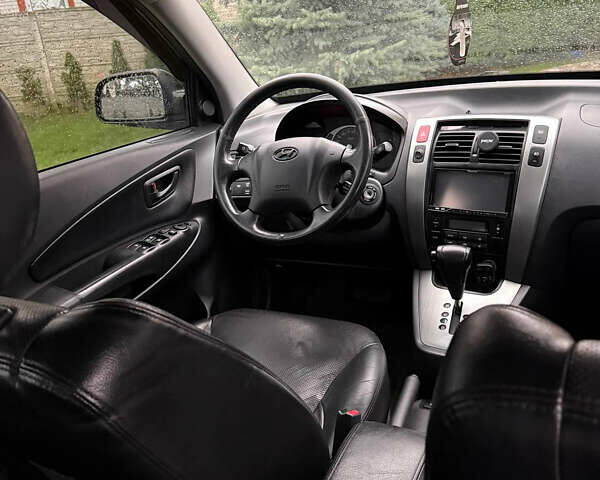 Черный Хендай Туксон, объемом двигателя 2.66 л и пробегом 205 тыс. км за 10000 $, фото 63 на Automoto.ua