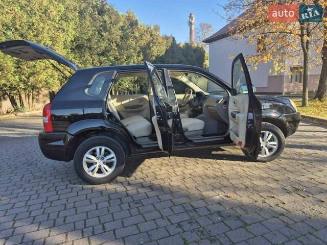 Чорний Хендай Туксон, об'ємом двигуна 2 л та пробігом 187 тис. км за 7900 $, фото 6 на Automoto.ua