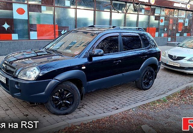 Черный Хендай Туксон, объемом двигателя 2 л и пробегом 240 тыс. км за 8700 $, фото 1 на Automoto.ua